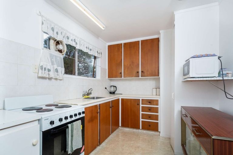 Photo of property in 8 Jenelin Road, Glendene, Auckland, 0602