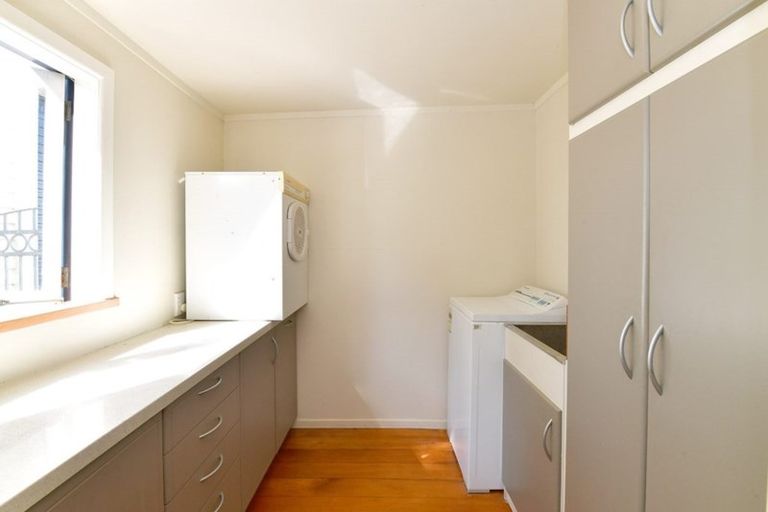 Photo of property in 28 Puriri Street, Helensville, 0800