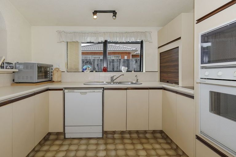 Photo of property in 2/19 Islington Avenue, New Lynn, Auckland, 0600