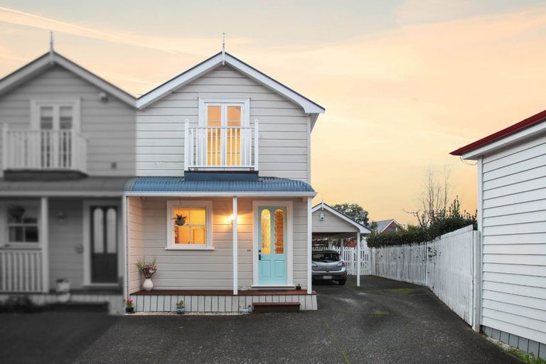 Photo of property in 1/14 Beach Road, Northcote Point, Auckland, 0627