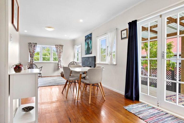 Photo of property in 79 Kaurilands Road, Titirangi, Auckland, 0604