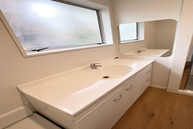 Photo of property in 1/7 Becroft Drive, Forrest Hill, Auckland, 0620