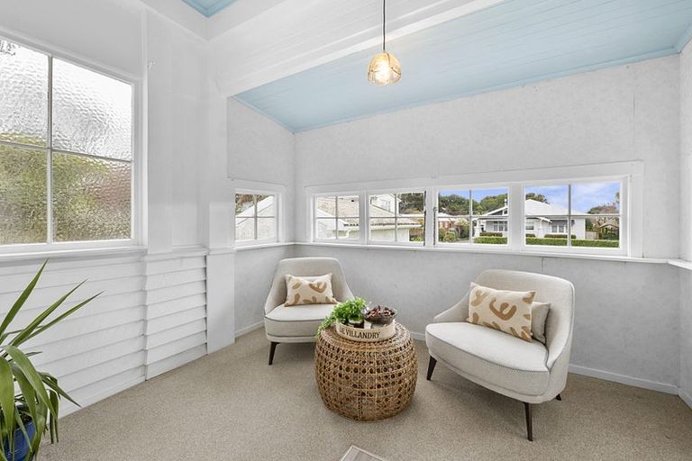 Photo of property in 17 Barrett Street, Westown, New Plymouth, 4310