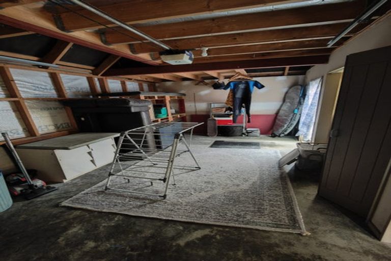 Photo of property in 162 Queens Drive, Lyall Bay, Wellington, 6022