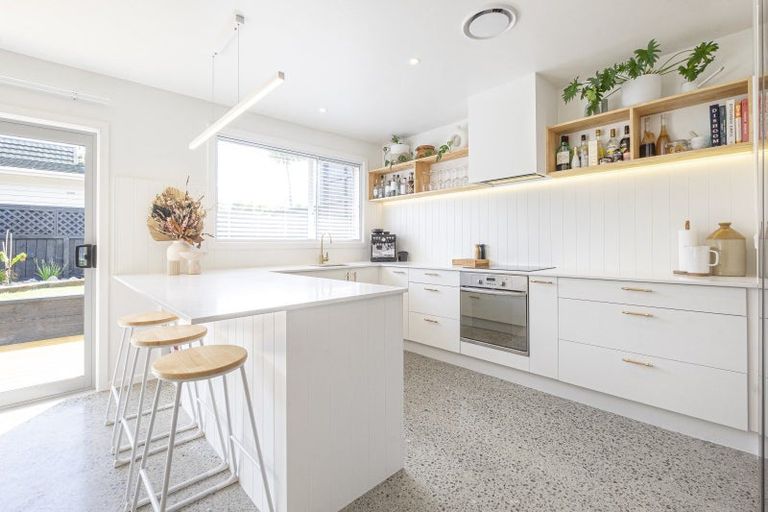 Photo of property in 2/19 Burnham Street, Seatoun, Wellington, 6022