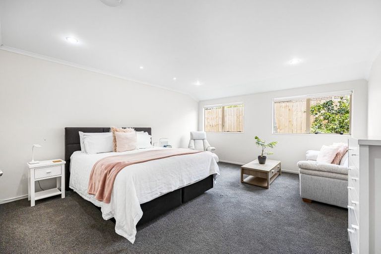 Photo of property in 30 Vermeer Place, West Harbour, Auckland, 0618