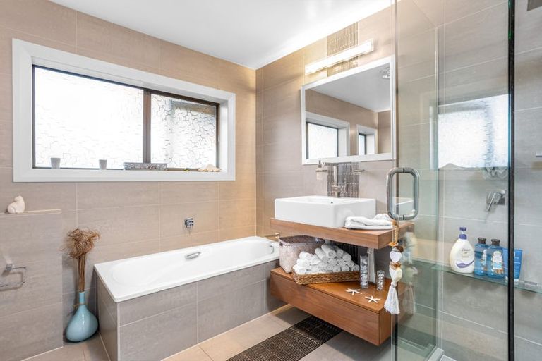 Photo of property in 14 Portsea Place, Chatswood, Auckland, 0626