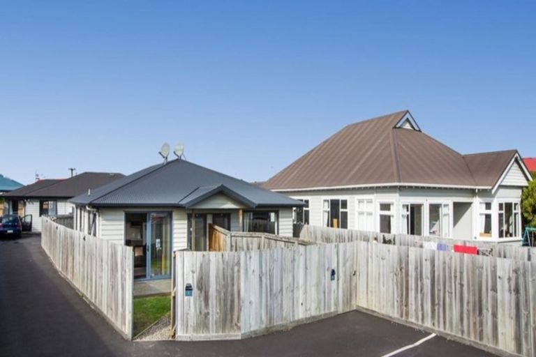 Photo of property in 1/63 Royal Crescent, Saint Kilda, Dunedin, 9012