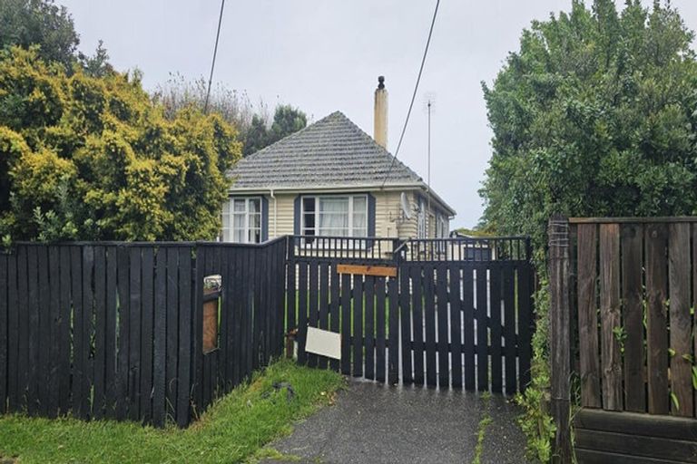 Photo of property in 185 Egmont Street, Patea, 4520