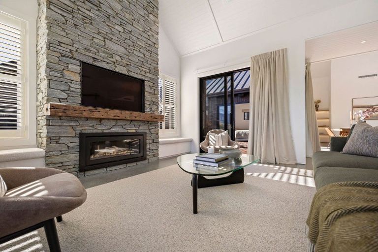 Photo of property in 30 Cunninghams Drive, Jacks Point, Queenstown, 9371