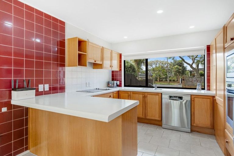Photo of property in 21a Eastern Beach Road, Eastern Beach, Auckland, 2012
