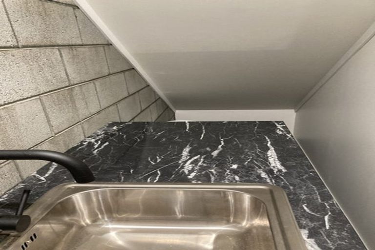 Photo of property in 4 Miles Crescent, Newlands, Wellington, 6037