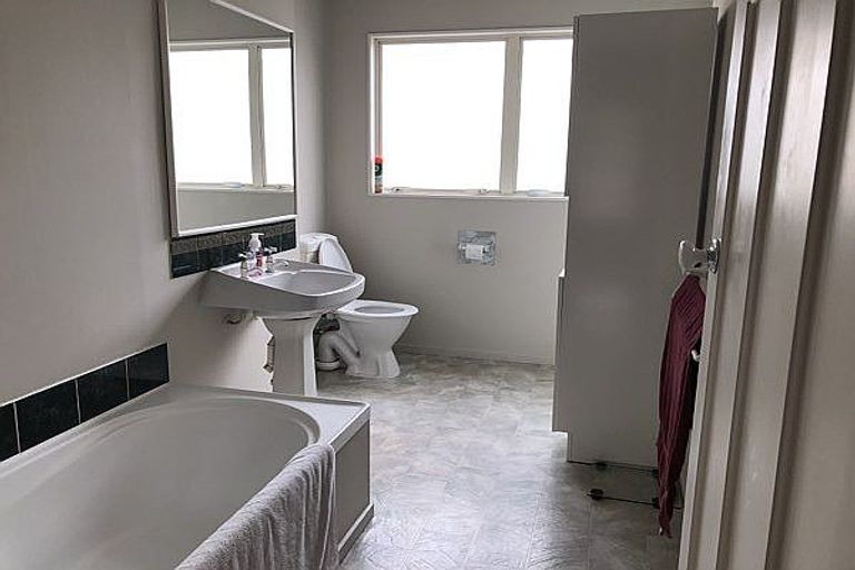 Photo of property in 51 Great South Road, Papakura, 2110