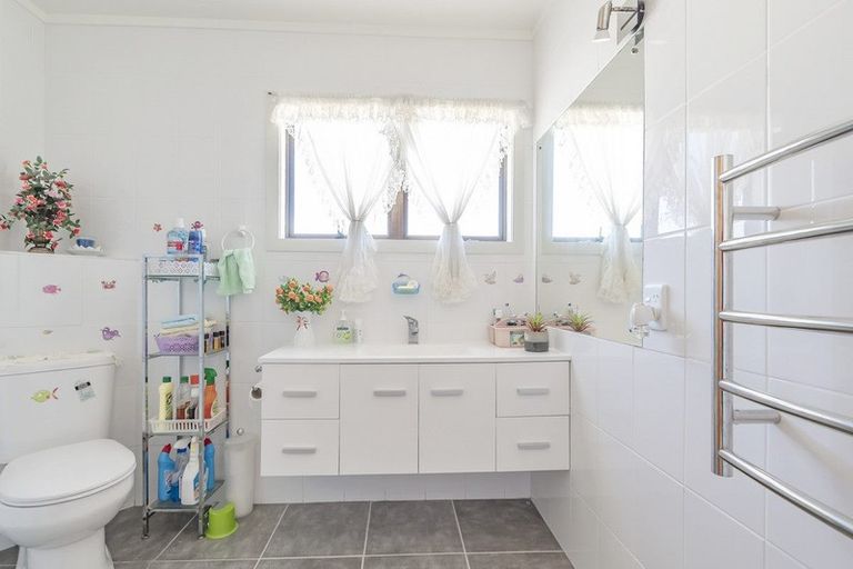 Photo of property in 2/23 James Road, Manurewa, Auckland, 2102