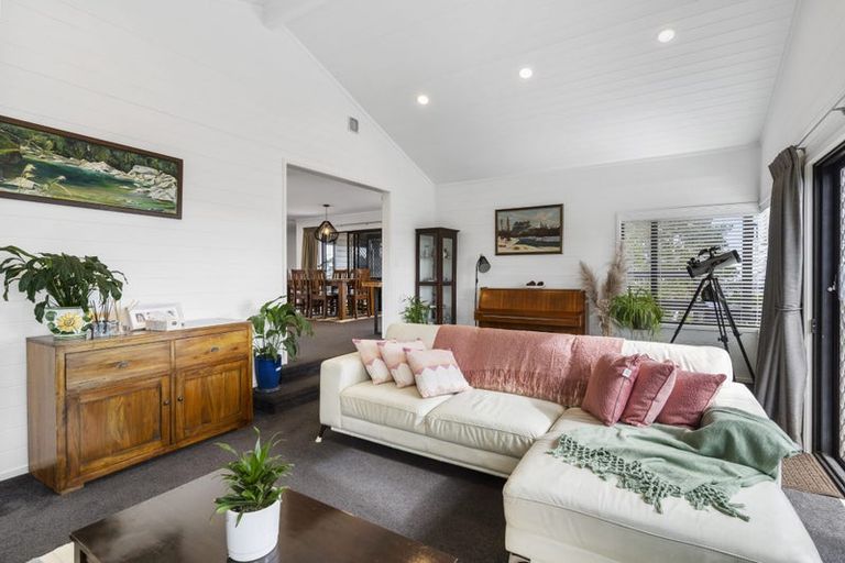 Photo of property in 231 Kaipara Road, Papakura, 2582