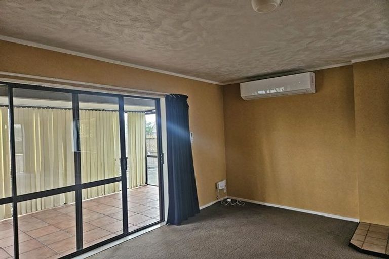 Photo of property in 14 Gladys Place, Kelvin Grove, Palmerston North, 4414