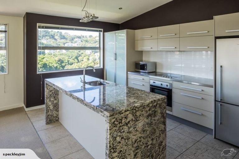 Photo of property in 51 Tiketike Way, Brooklyn, Wellington, 6021