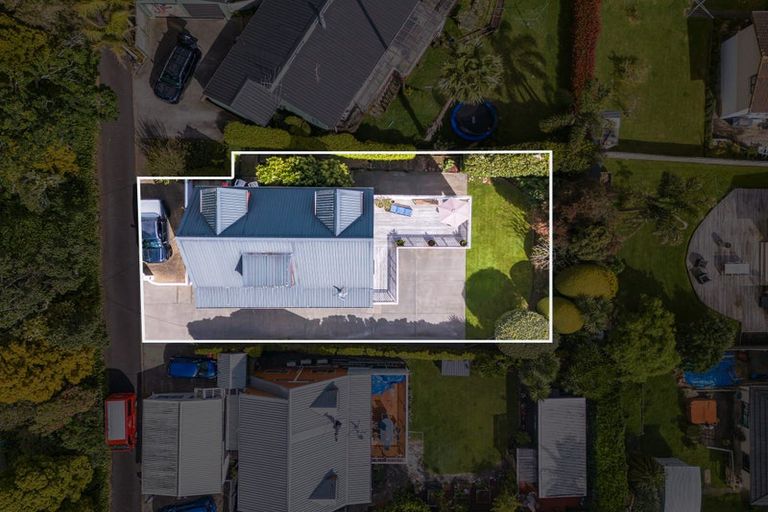 Photo of property in 36 Whangaparaoa Road, Red Beach, 0932