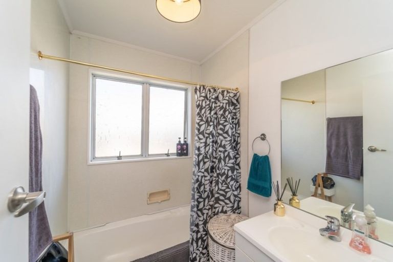 Photo of property in 13 Philip Street, Carterton, 5713