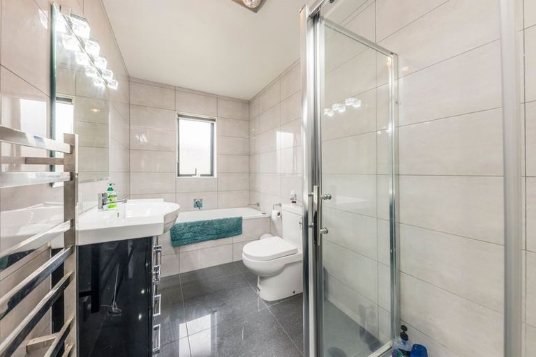 Photo of property in 41d Kelvin Road, Papakura, 2110