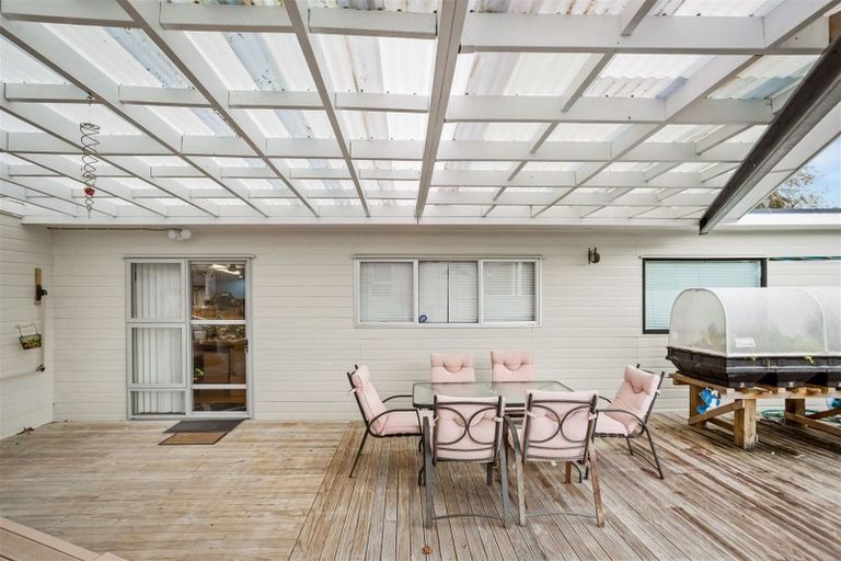 Photo of property in 1 Edgewood Way, Henderson, Auckland, 0612