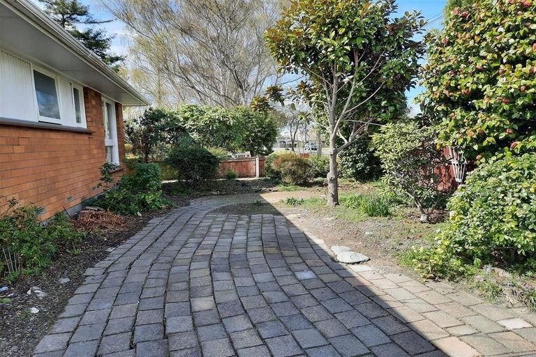 Photo of property in 43 Prestons Road, Redwood, Christchurch, 8051