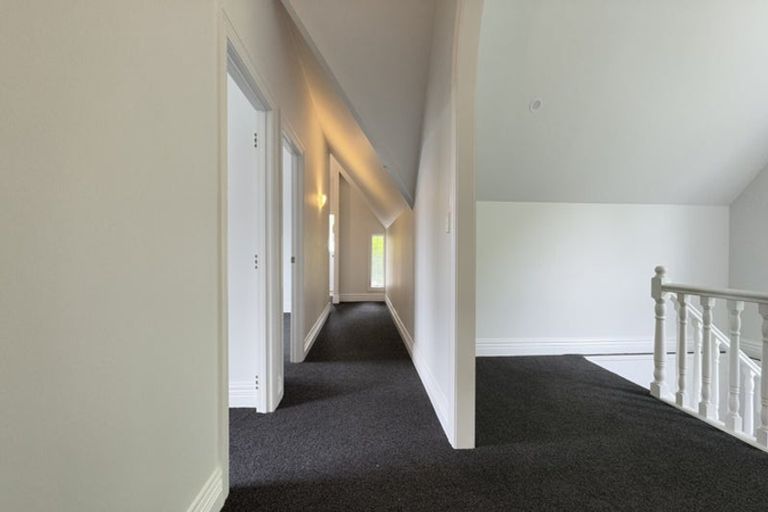 Photo of property in 14 Amreins Road, Waitakere, Henderson, 0782