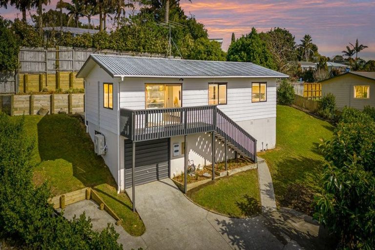 Photo of property in 8 Garton Drive, Massey, Auckland, 0614