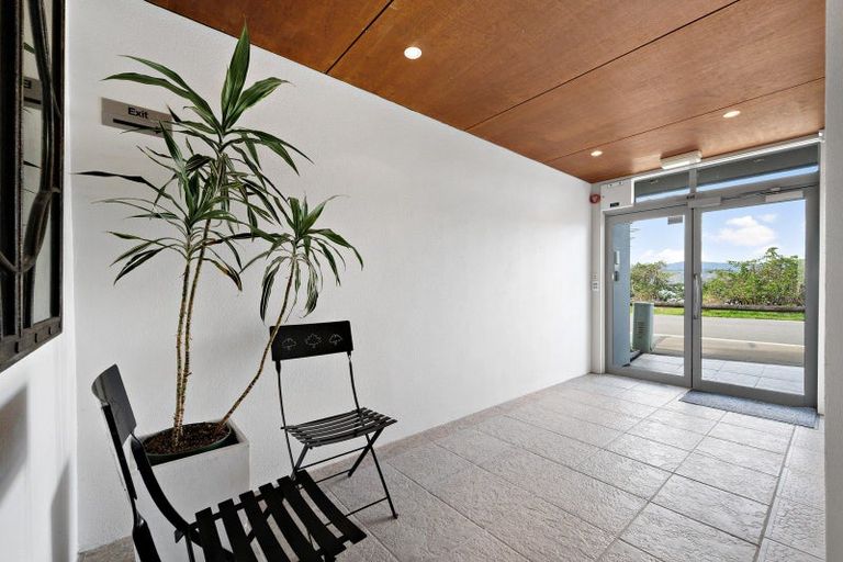 Photo of property in 4/275 Karaka Bay Road, Karaka Bays, Wellington, 6022