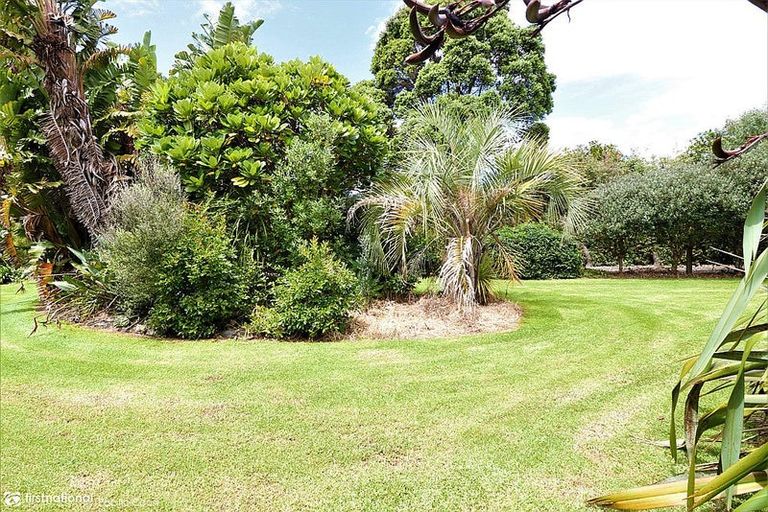 Photo of property in 10 Stingray Crescent, Whiritoa, Whangamata, 3691