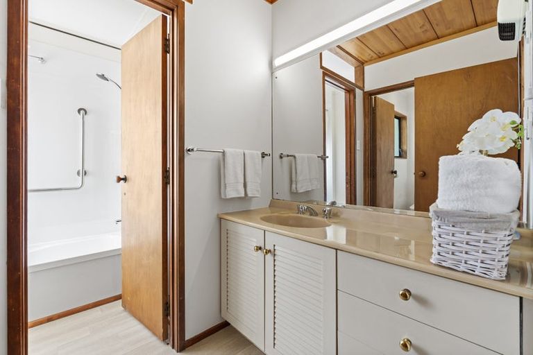 Photo of property in 26 Pacific Parade, Army Bay, Whangaparaoa, 0930