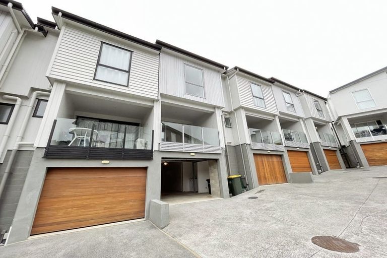Photo of property in 20/10 Silver Moon Road, Albany Heights, Auckland, 0632