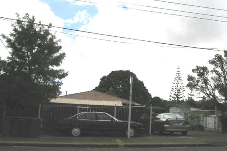 Photo of property in 2/52 Sunnynook Road, Sunnynook, Auckland, 0620