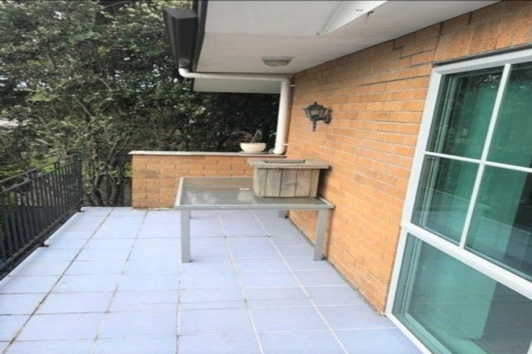 Photo of property in 68 Flanshaw Road, Te Atatu South, Auckland, 0610
