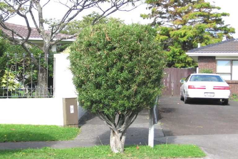 Photo of property in 24 Cornelian Crescent, Half Moon Bay, Auckland, 2012
