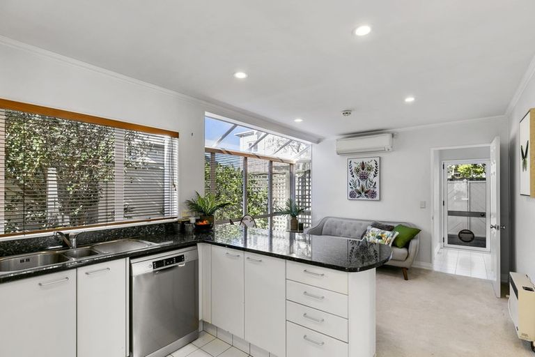 Photo of property in 47 Falkirk Avenue, Seatoun, Wellington, 6022