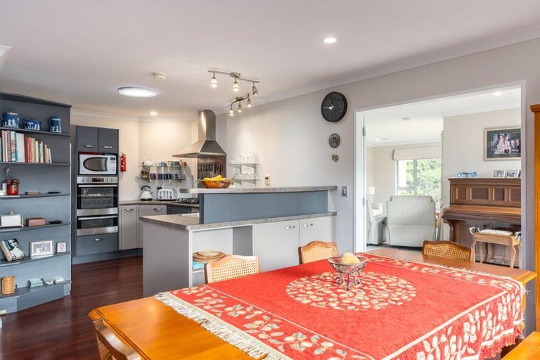 Photo of property in 212 Westchester Drive, Churton Park, Wellington, 6037