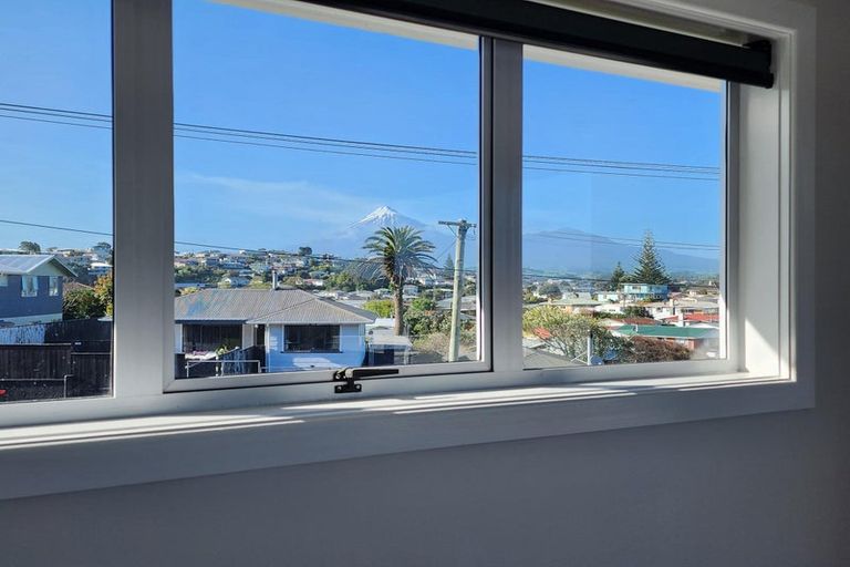 Photo of property in 31 Simons Street, Moturoa, New Plymouth, 4310