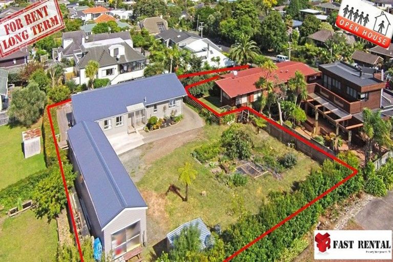 Photo of property in 17 Celeste Place, Totara Vale, Auckland, 0627