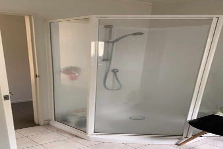 Photo of property in 1/112 Seaview Road, Glenfield, Auckland, 0629