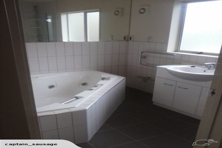 Photo of property in 50b Seaton Road, Murrays Bay, Auckland, 0630
