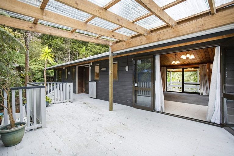 Photo of property in 99 Wirihana Road, Titirangi, Auckland, 0604