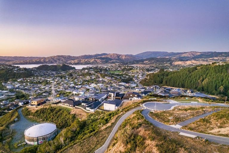 Photo of property in 1 Stunsail Lane, Whitby, Porirua, 5024