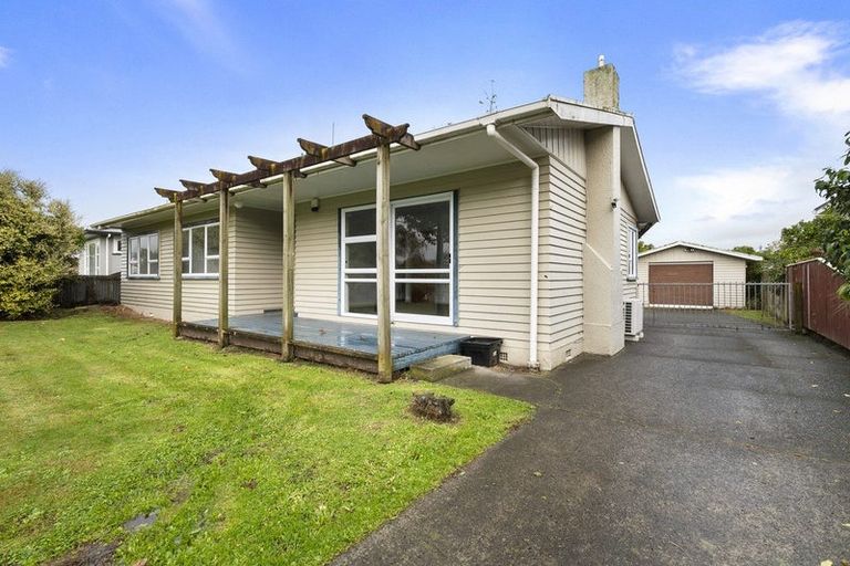 Photo of property in 22 Waterloo Crescent, Hokowhitu, Palmerston North, 4410