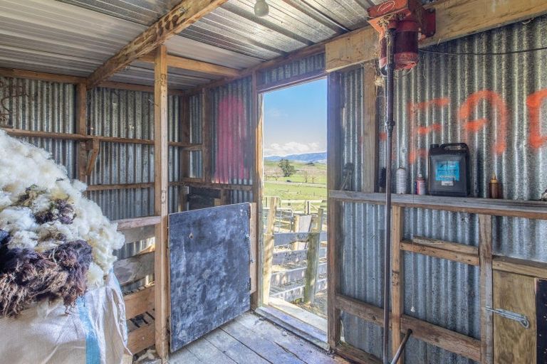Photo of property in 14 Centre Road, Matamau, Dannevirke, 4977