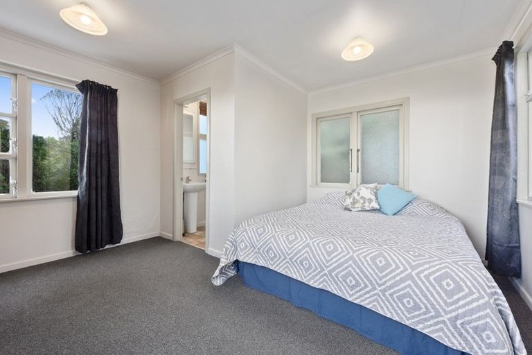 Photo of property in 25 Singers Road, Korokoro, Lower Hutt, 5012