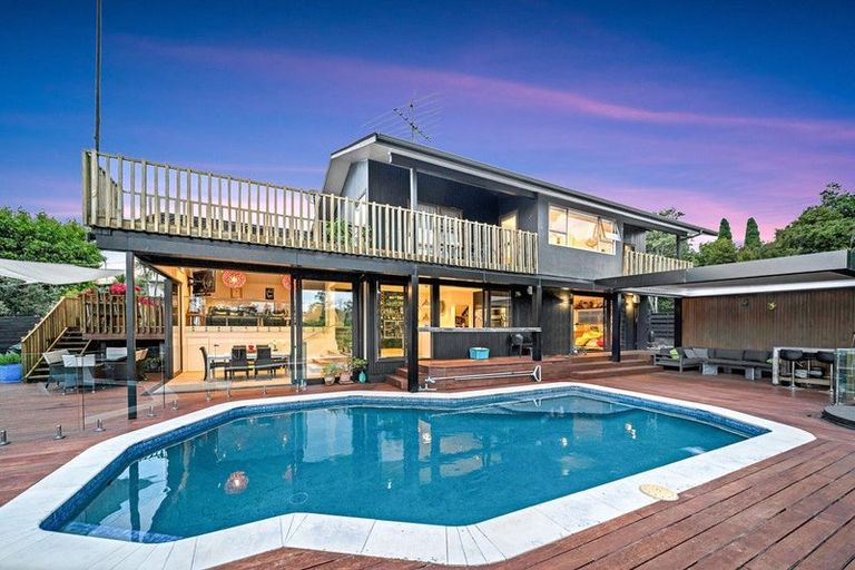Photo of property in 8 Aberdeen Road, Campbells Bay, Auckland, 0620