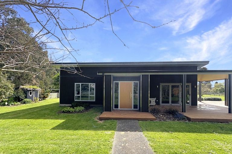 Photo of property in 646 No 2 Line, Fordell, 4572