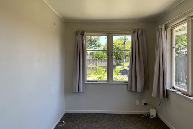 Photo of property in 90 Matipo Road, Te Atatu Peninsula, Auckland, 0610