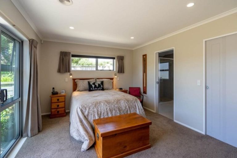 Photo of property in 4 Petrel Close, Paraparaumu Beach, Paraparaumu, 5032
